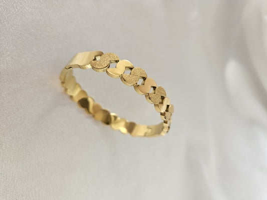 Ava bangle bracelet 18k gold plated.