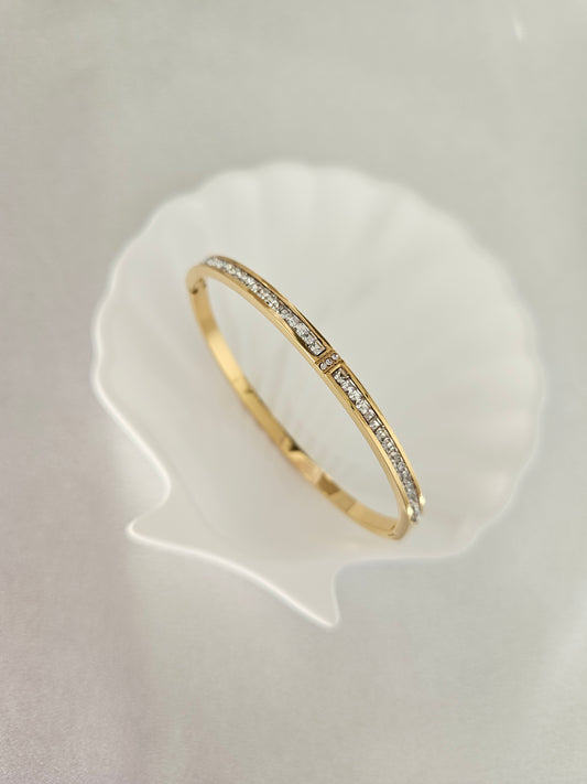 Arianna bangle bracelet 18k gold plated.