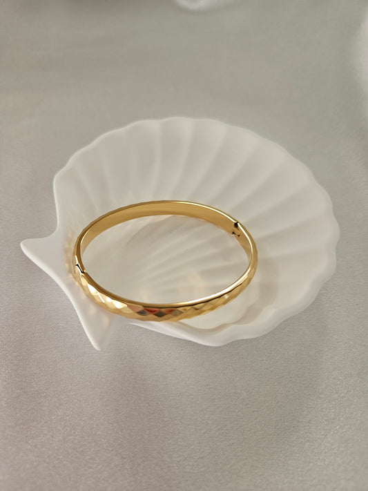Gia bangle bracelet 18k gold plated.